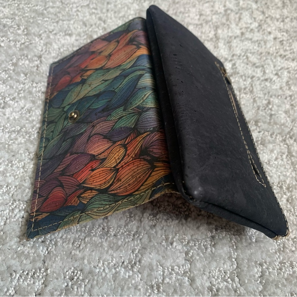 Colorful Leaf Pattern Wallet - Picture 8 of 8
